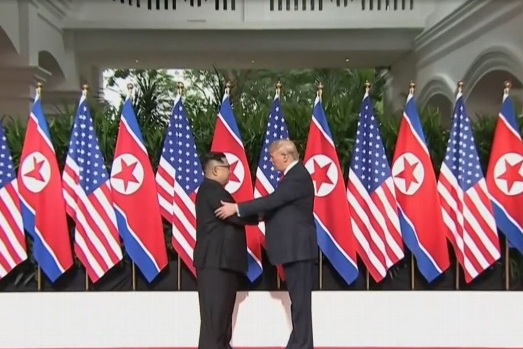 Imagen Donald Trump y Kim Jong-un sostienen reunión histórica