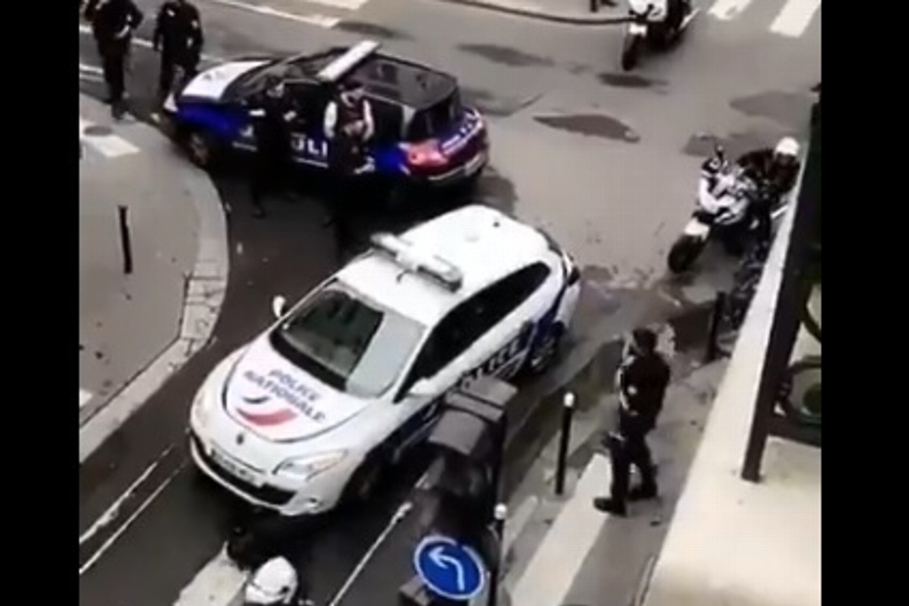 Imagen Mantiene hombre a varios rehenes en calle del centro de París (+Video)