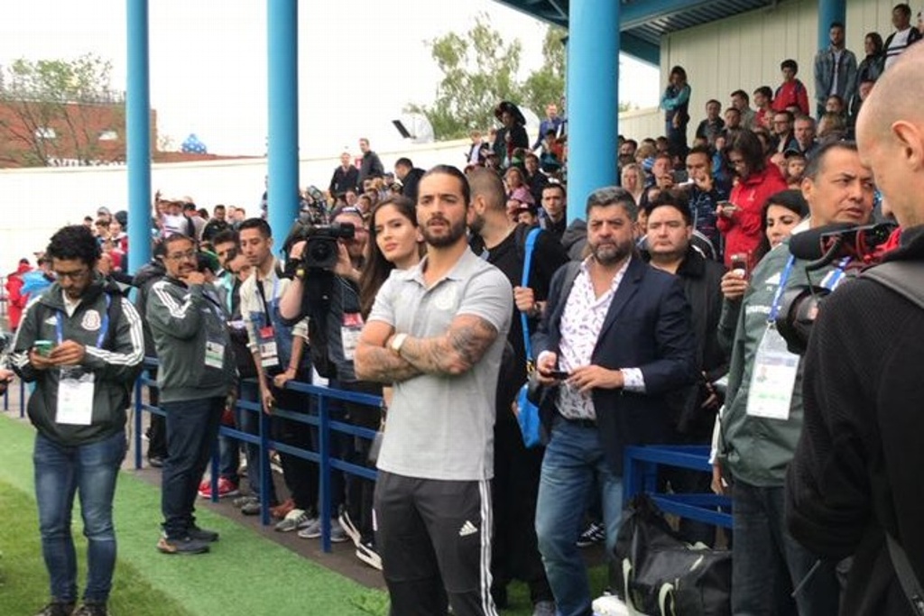 Imagen Maluma acude a entrenamiento de la Selección Mexicana en Rusia
