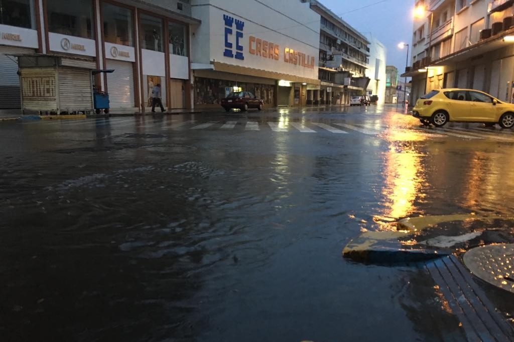 Imagen Calles y avenida de Veracruz inundadas por fuertes lluvias (+fotos)