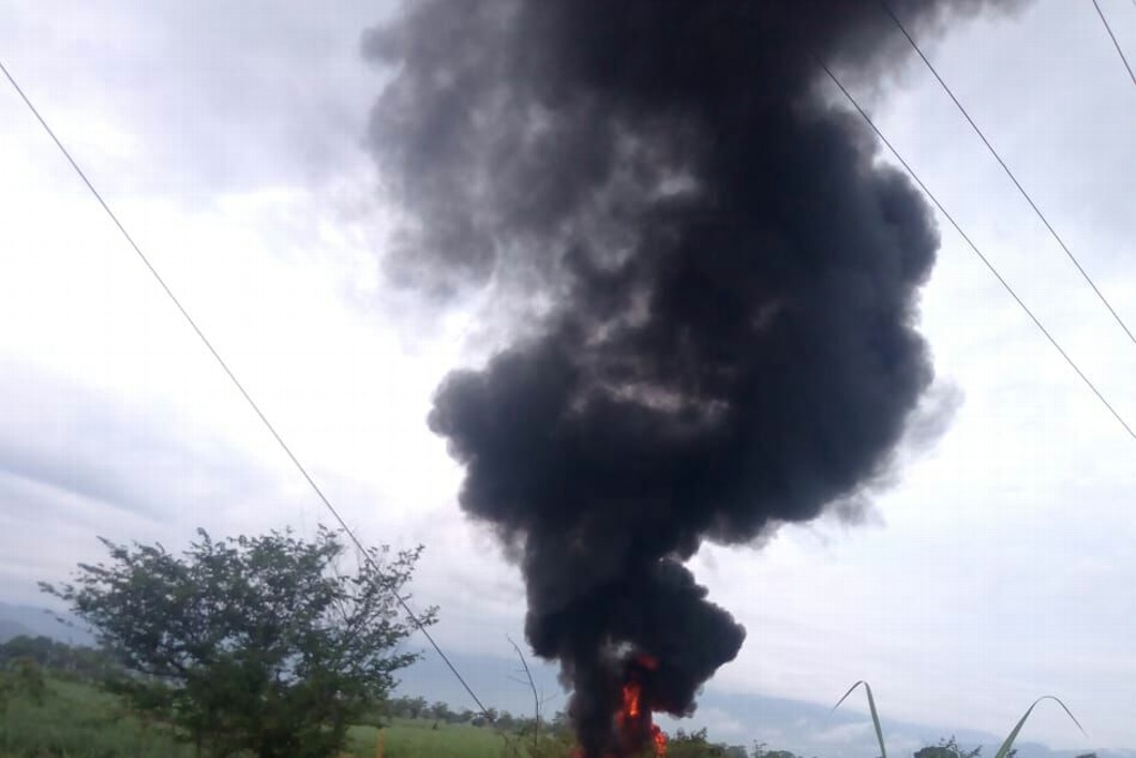 Imagen Toma clandestina provoca incendio en ducto de Omealca, Veracruz