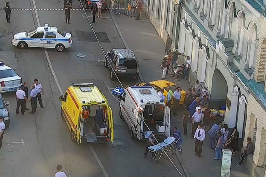 Imagen Taxi embiste a personas en Moscú; hay mexicanos entre los heridos (+video)