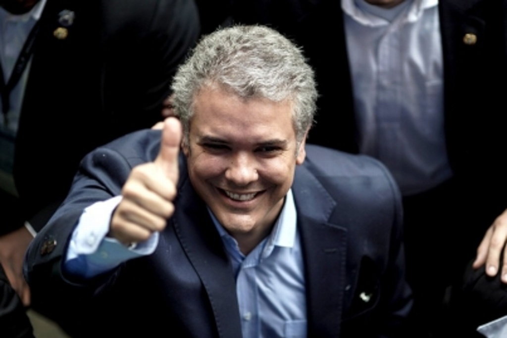 Imagen Iván Duque gana presidencia colombiana en segunda vuelta