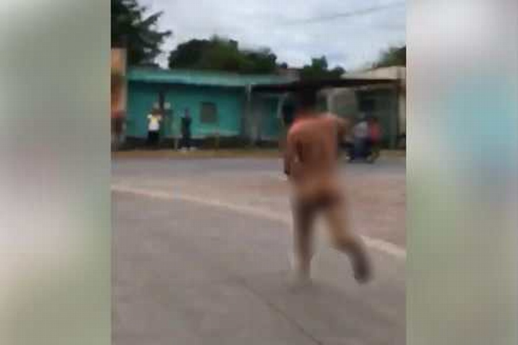 Imagen Tras triunfo de la Selección, hombre corre desnudo por calles de Tierra Blanca, Veracruz