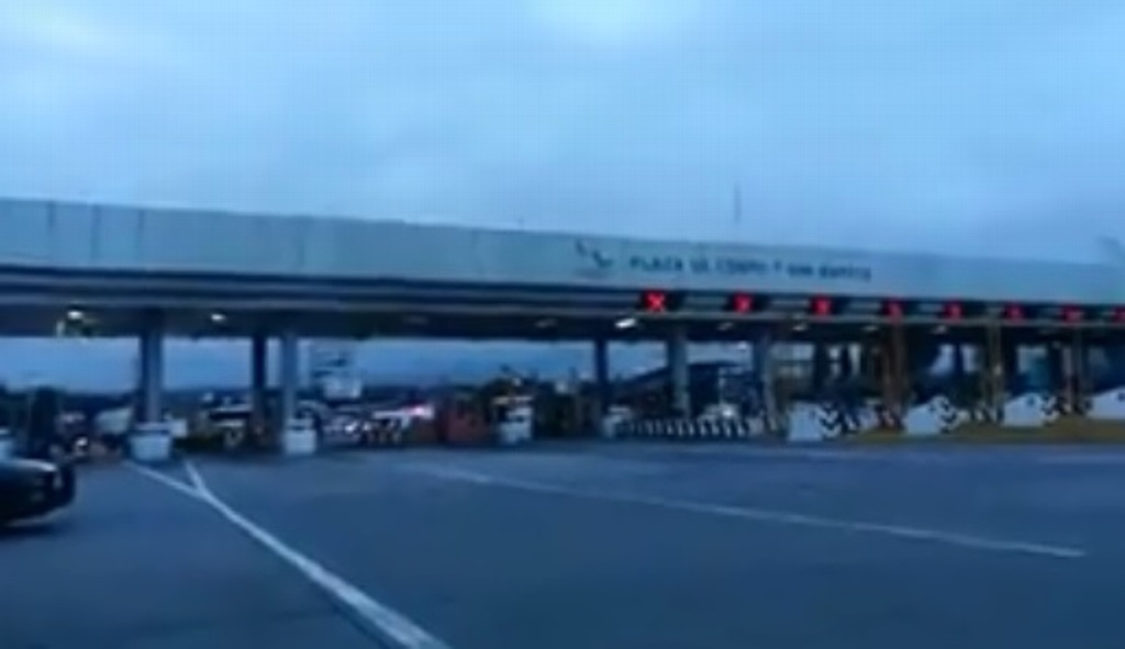 Imagen Bloquean manifestantes autopista México-Puebla