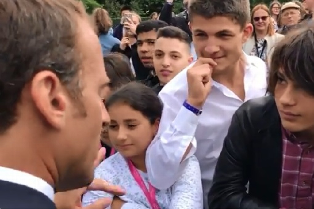 Imagen Regaña Presidente de Francia a un adolescente por llamarle ‘Manu’ (Video)