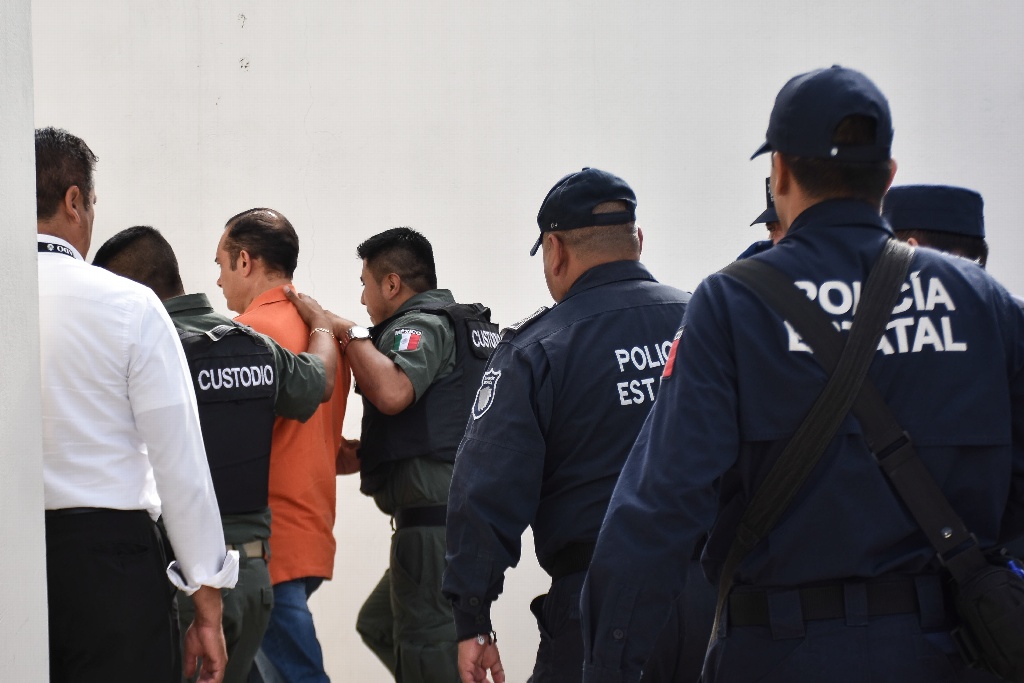 Imagen Dictan prisión preventiva a ex fiscal de Veracruz