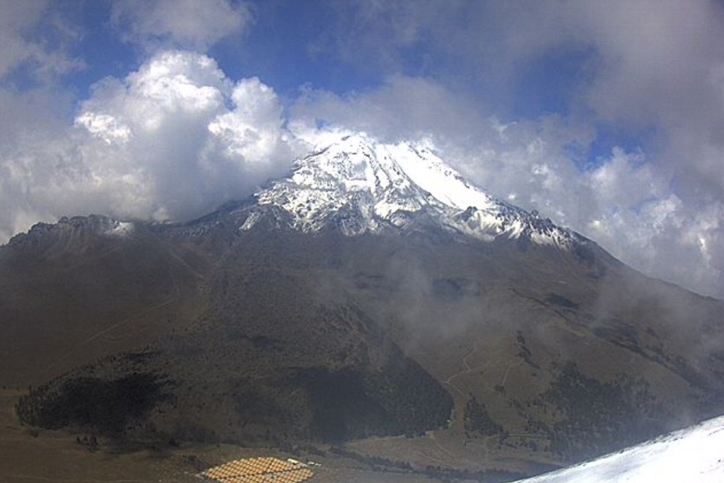 Imagen Reportan nevada en el Pico de Orizaba