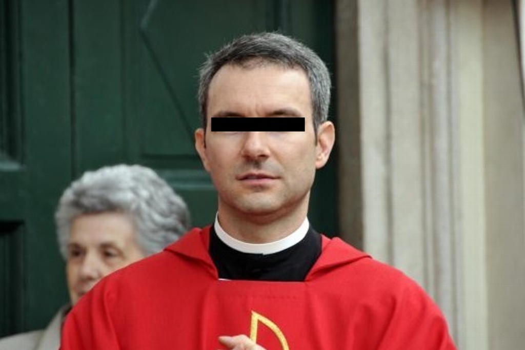 Imagen Condenan a 5 años de prisión a sacerdote por posesión y transmisión de pornografía infantil