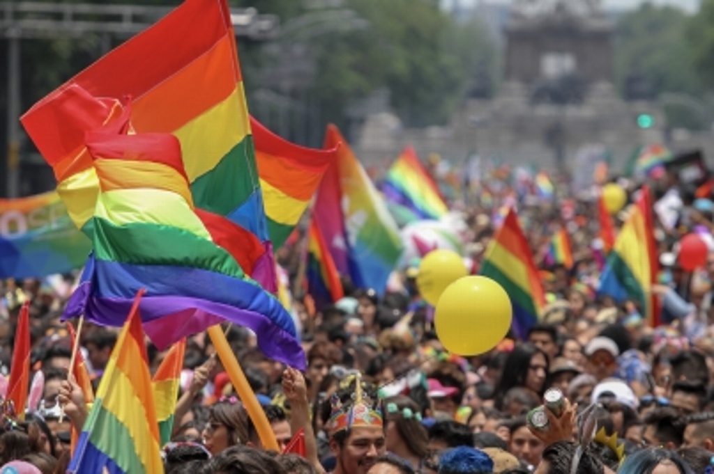 Imagen Celebran en la Ciudad de México edición 40 de marcha LGBTTTI