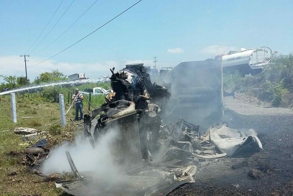 Imagen Deja tres heridos aparatoso accidente en Vega de Alatorre, Veracruz 