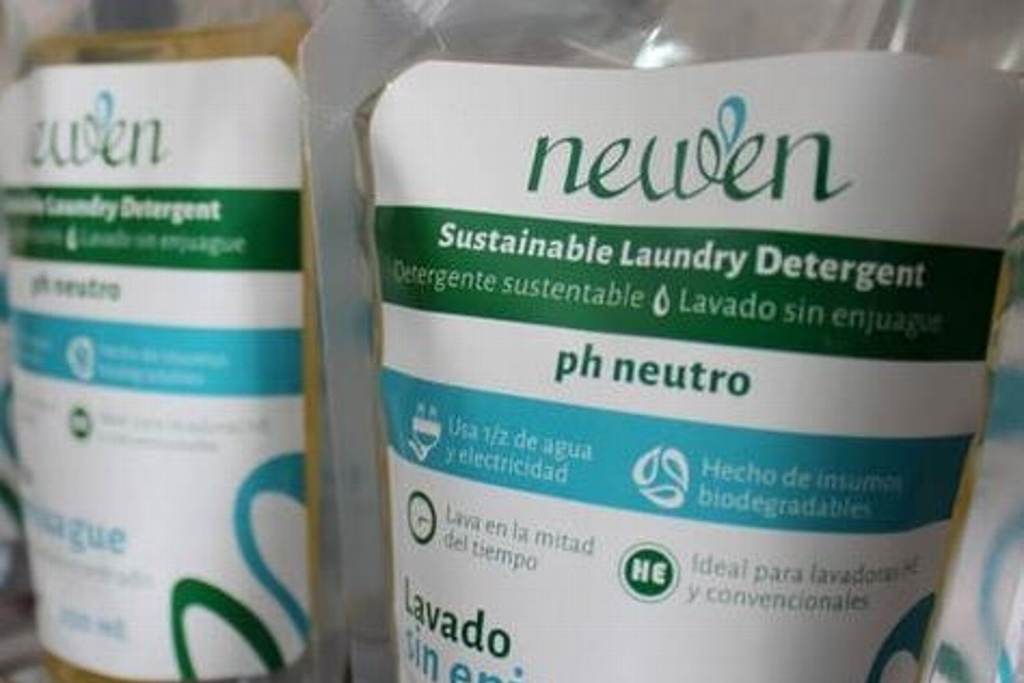 Imagen Jóvenes mexicanos crean detergente que no contamina y no se enjuaga
