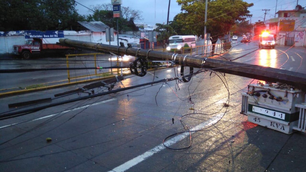 Imagen Cierre vial en bulevar Alemán de Boca del Río por accidente (+fotos)