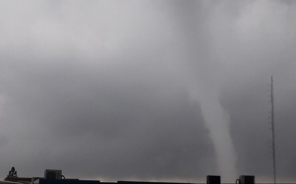 Imagen ¿Qué es una tromba? Hoy se registró una en Coatzacoalcos