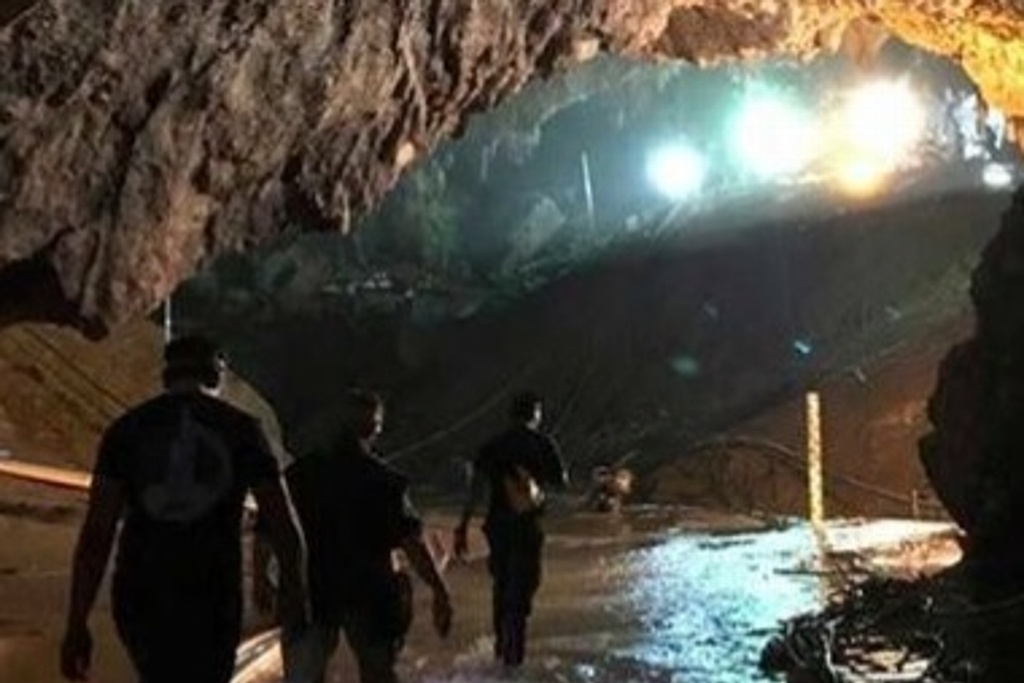 Imagen Rescatan a entrenador de niños en cueva de Tailandia