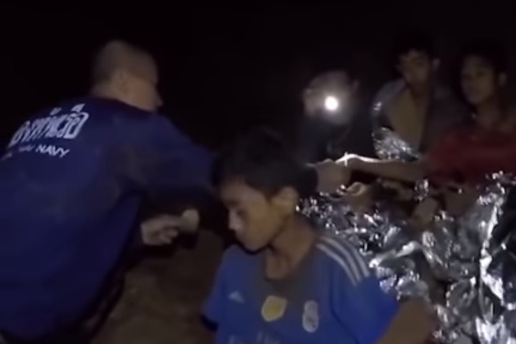Imagen Niños rescatados de cueva de Tailandia y su entrenador no podrán ir a final del Mundial de Rusia 2018