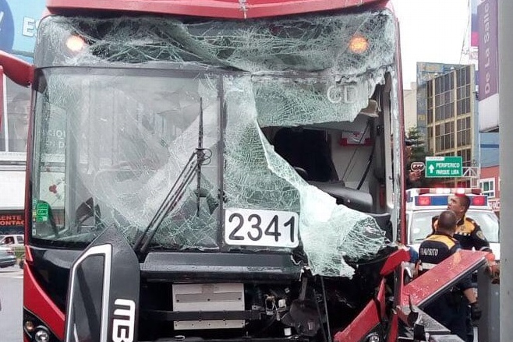Imagen Choque de Metrobús en CDMX deja 10 lesionados