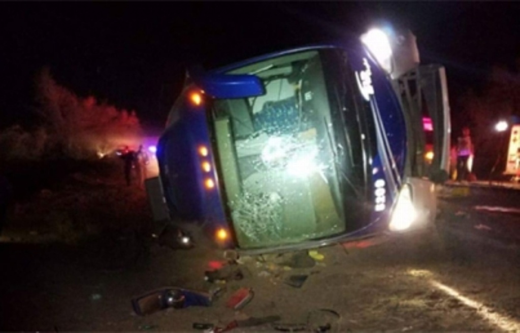 Imagen Vuelca camioneta en carretera de Guerrero; hay ocho lesionados 
