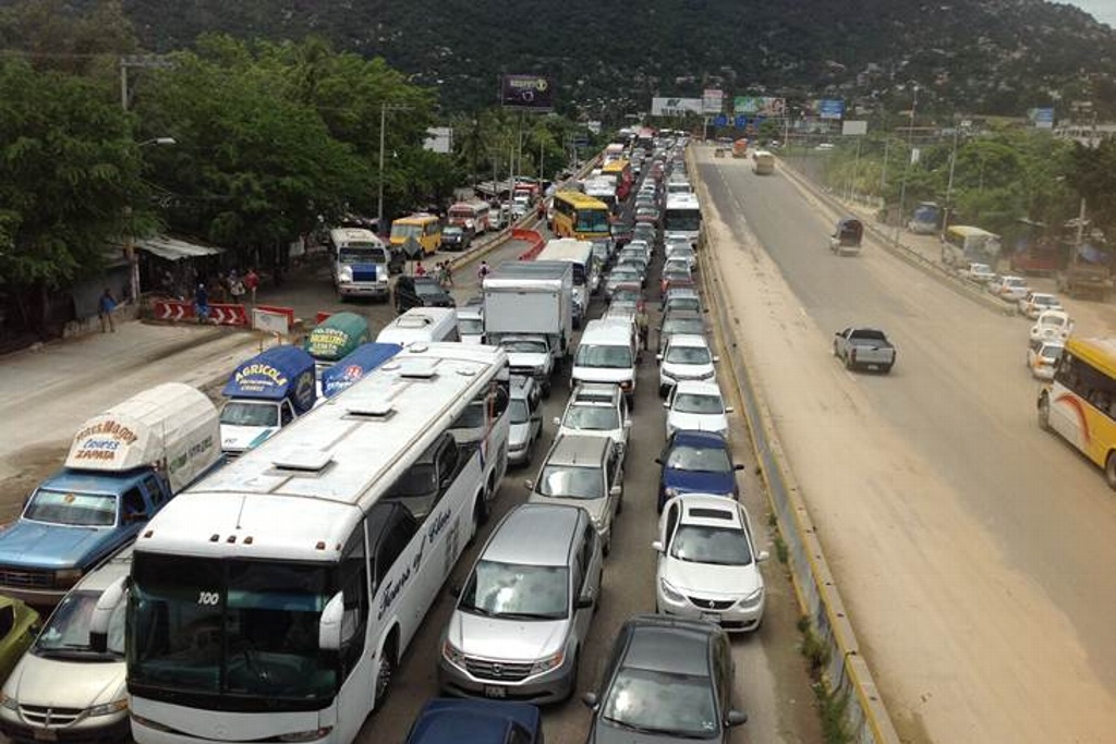 Imagen Reportan cierre por accidente en autopista Isla-La Tinaja, en Veracruz