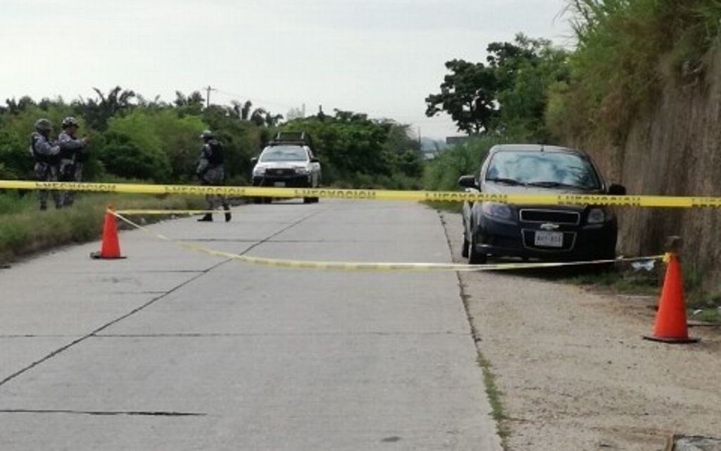 Imagen Hallan dos cadáveres dentro de vehículo en carretera Coatzacoalcos-Villahermosa