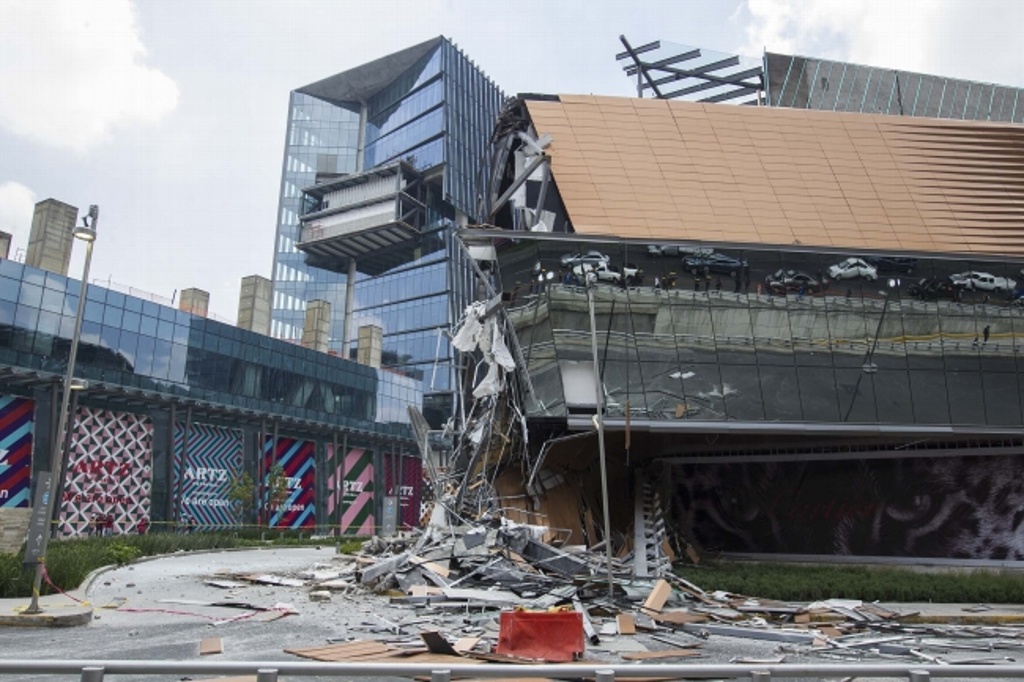 Imagen Investigan causas de derrumbe en plaza comercial en zona del Pedregal