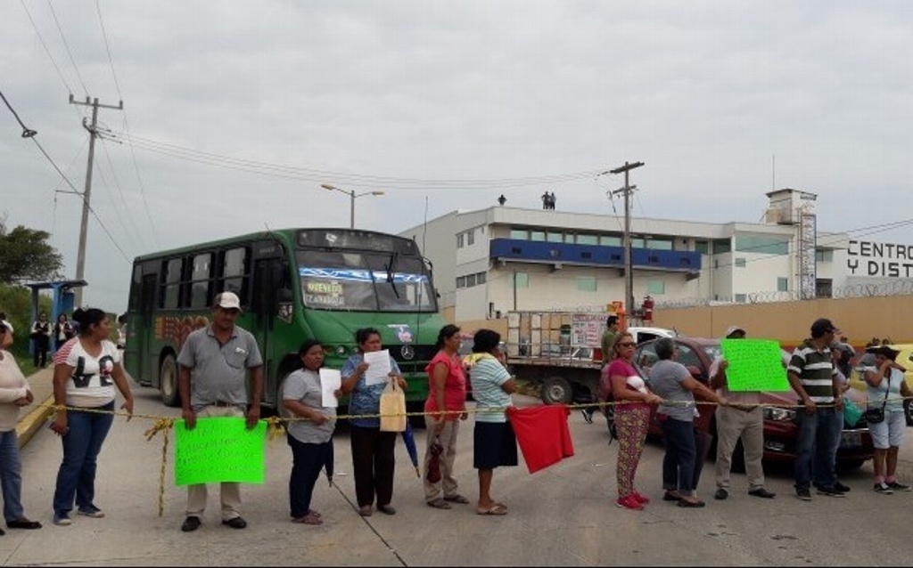 Imagen Damnificados por tromba exigen ayuda al Ayuntamiento de Coatzacoalcos 
