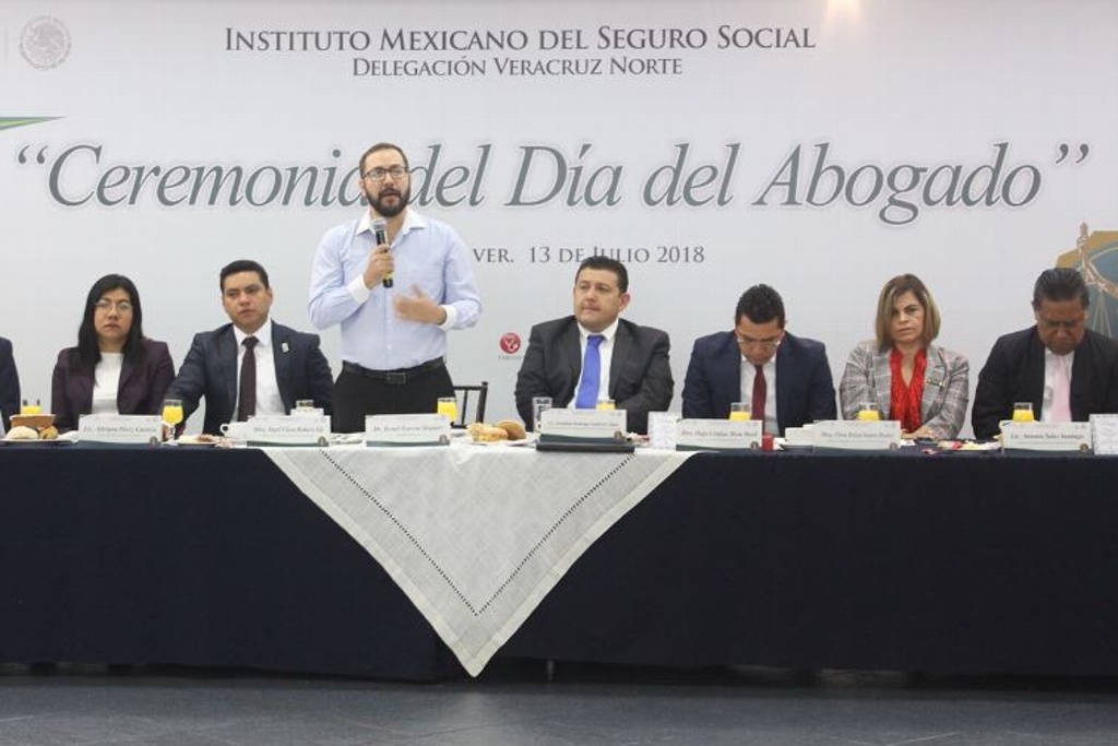 Imagen Celebra IMSS Veracruz a los abogados en su día