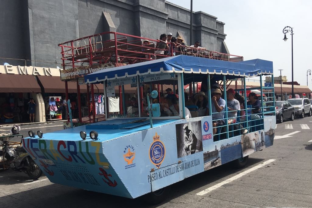 Imagen Turistas del Estado de México y Puebla, los que más abordan tranvías turísticos en Veracuz