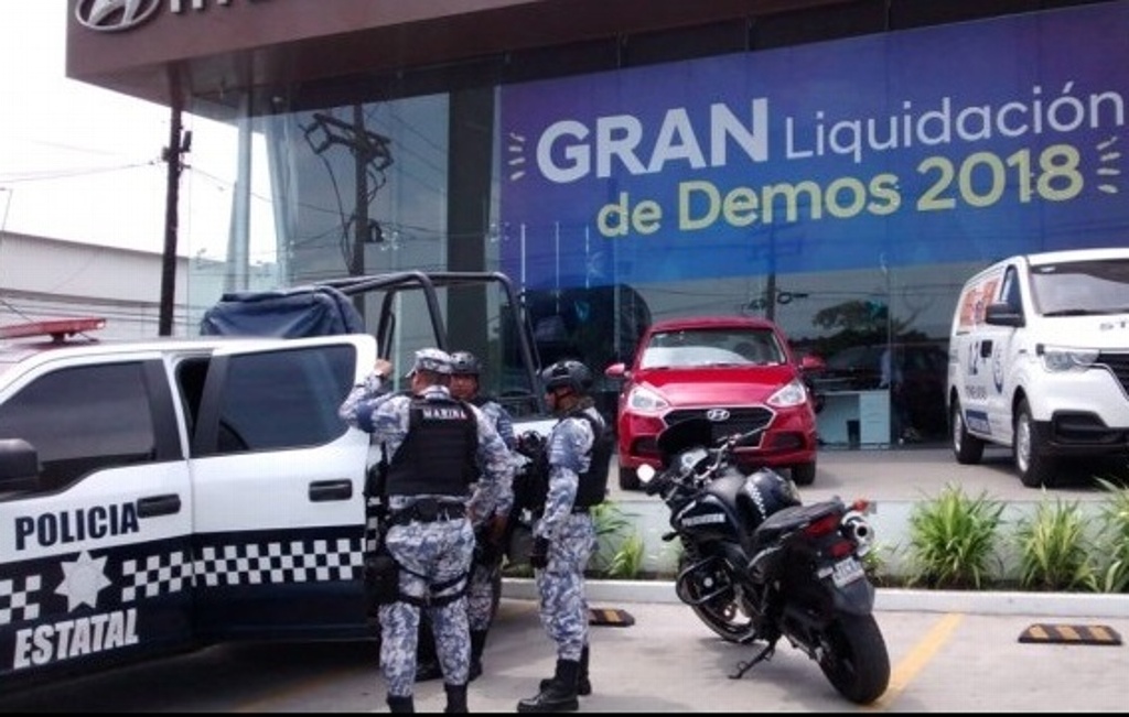 Imagen Sujetos armados asaltan agencia de autos en Boca del Río, Veracruz 
