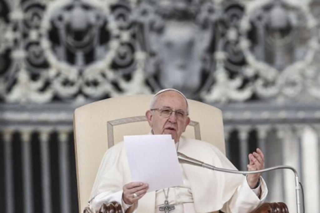 Imagen El Papa sorprende a novios y preside su boda en el Vaticano 