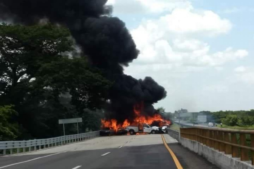 Imagen Carambola e incendio en autopista del sur de Veracruz; reportan varios muertos