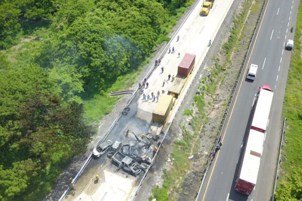 Imagen Cierre parcial de circulación en carretera Acayucan-Minatitlán por accidente 