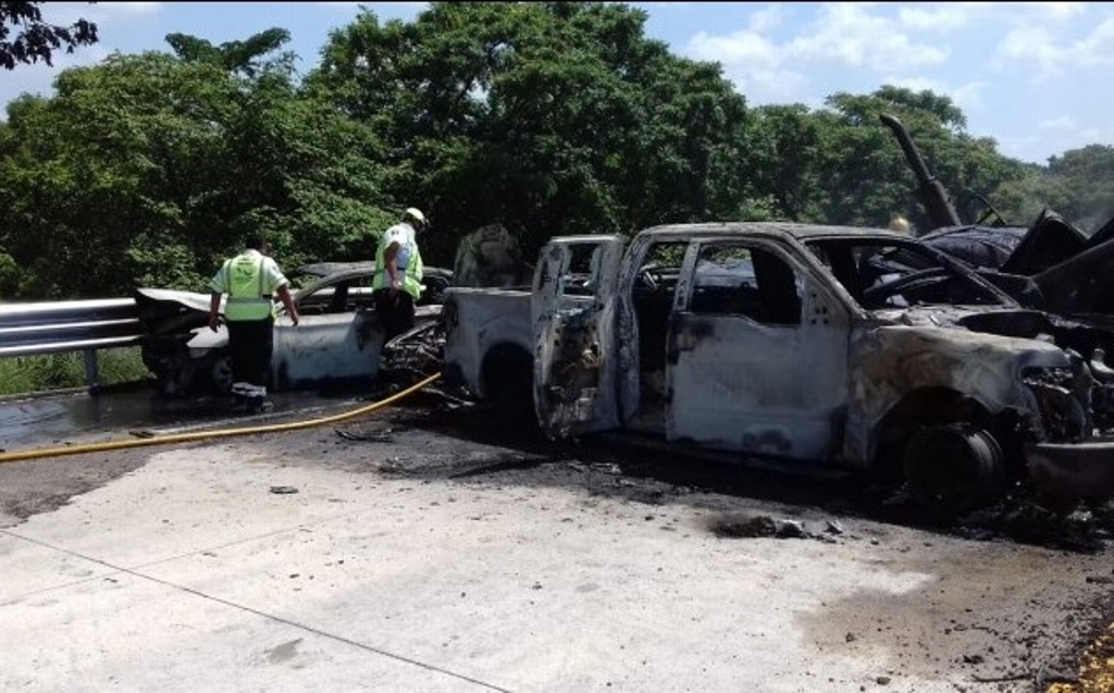 Imagen Explosión de pipa y carambola deja 5 muertos en Acayucan, Veracruz 