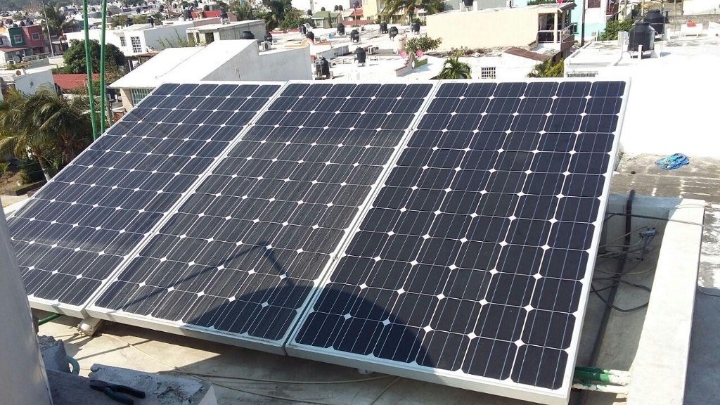 Imagen Denuncian presunto fraude por parte de empresa que coloca paneles solares en Veracruz