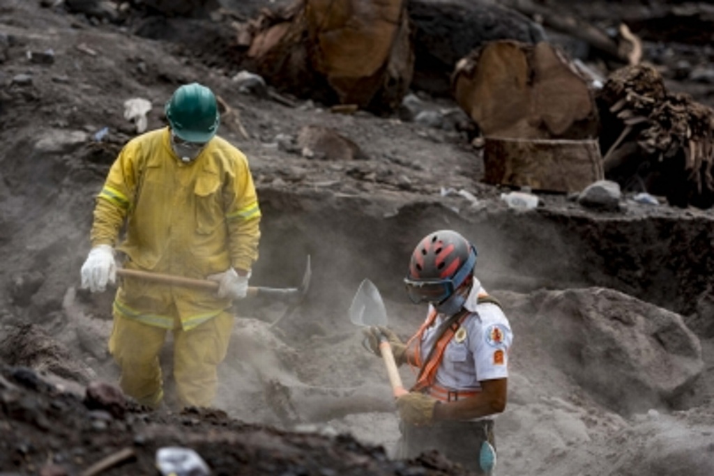 Imagen Sube a 121 cifra de muertos por erupción de volcán de Fuego en Guatemala