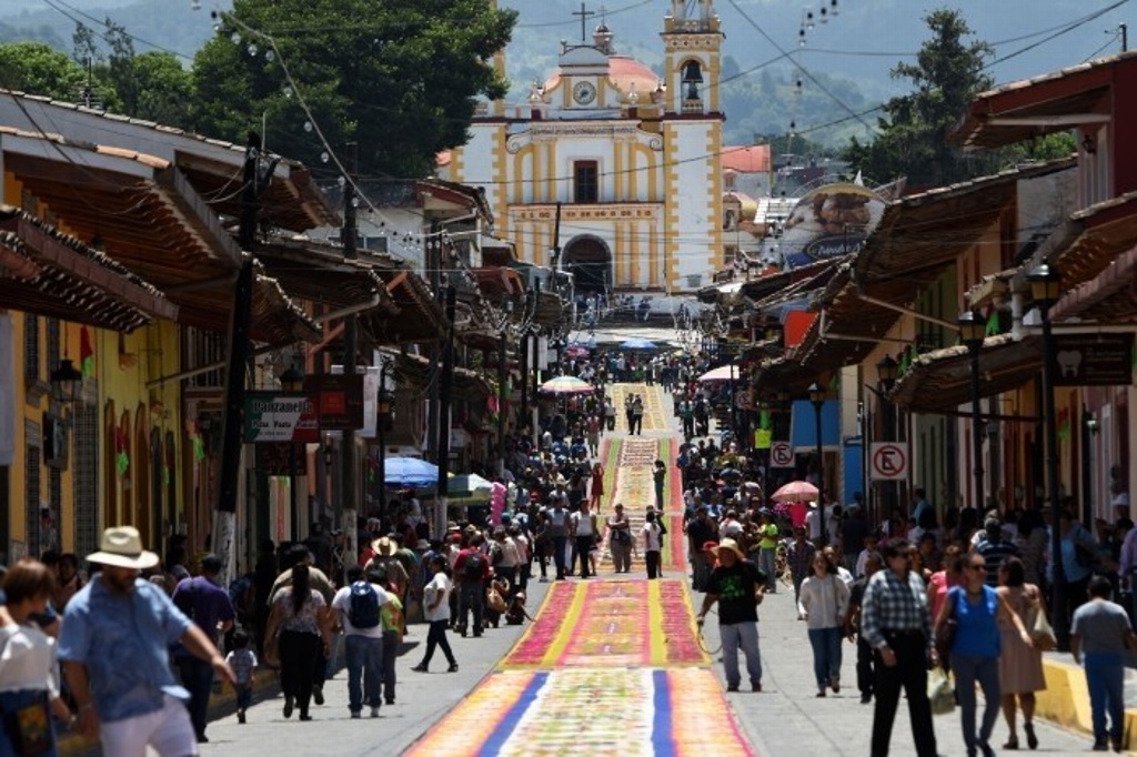 Imagen Fiesta de color en honor a Santa María Magdalena en Xico, Veracruz 