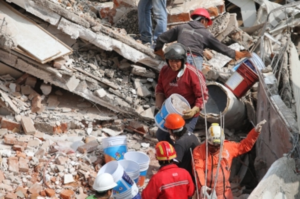 Imagen Se deslindan Paco Ignacio Taibo II y Poniatowska del fideicomiso de Morena para dañados por sismo