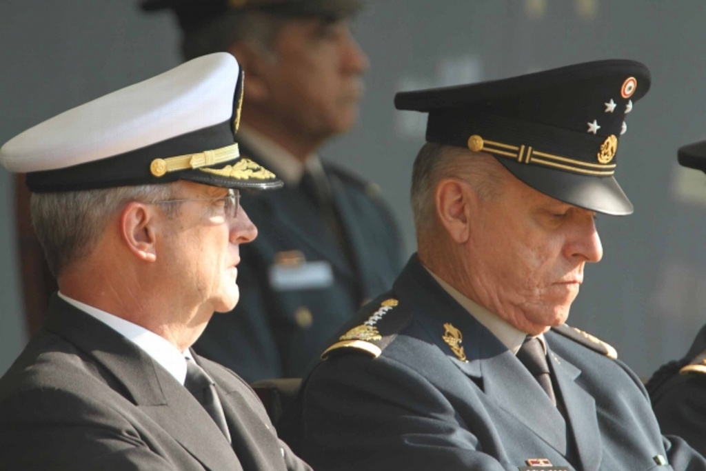 Imagen Juezas federales multan a titulares del Ejército y Marina