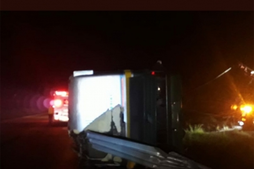 Imagen Aparatosa volcadura deja 34 heridos en autopista Córdoba-Veracruz