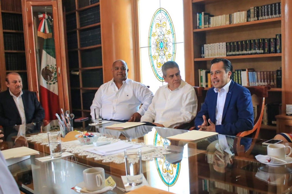Imagen Se reúne Cuitláhuac García con el Colegio de Notarios; refrenda respeto a poder judicial y legislativo  