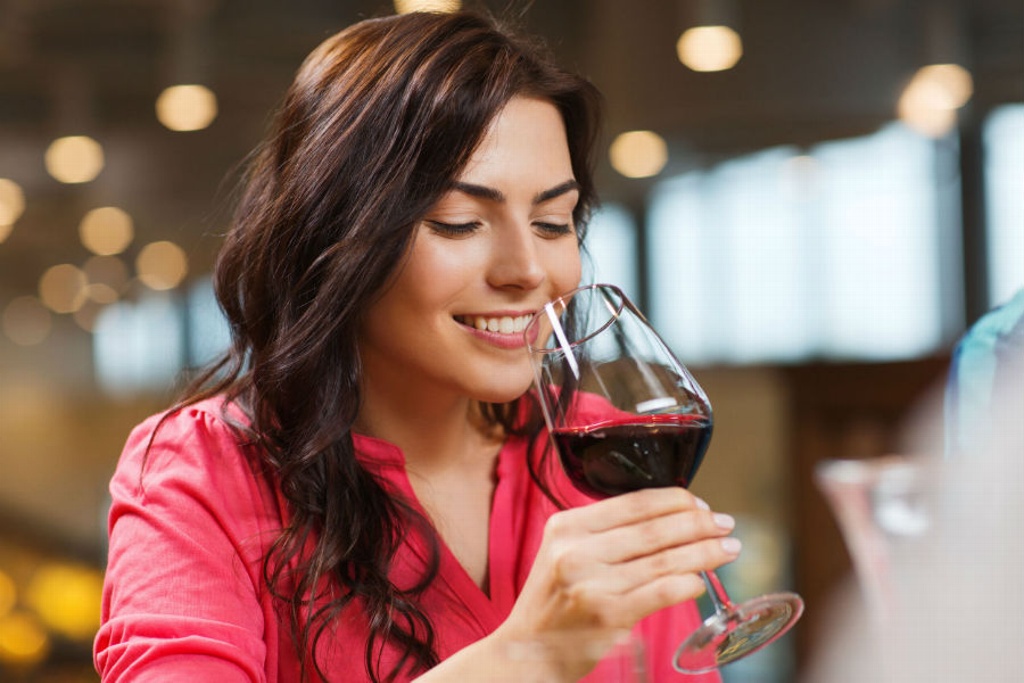 Imagen Estudio revela a mujeres como mejores catadoras de vino que hombres