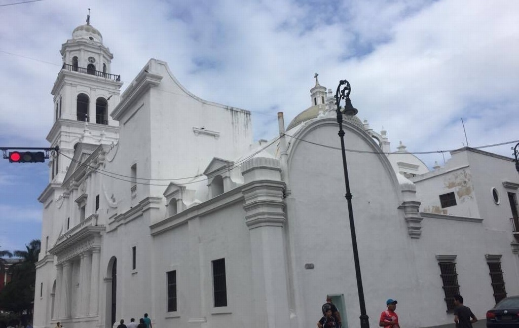 Imagen Identifican a 6 personas que robaban dinero de las alcancías en Catedral de Veracruz