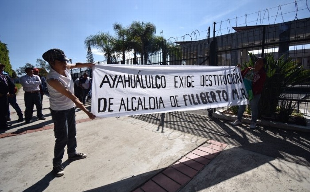 Imagen Habitantes de Ayahualulco exigen juicio de procedencia para el alcalde