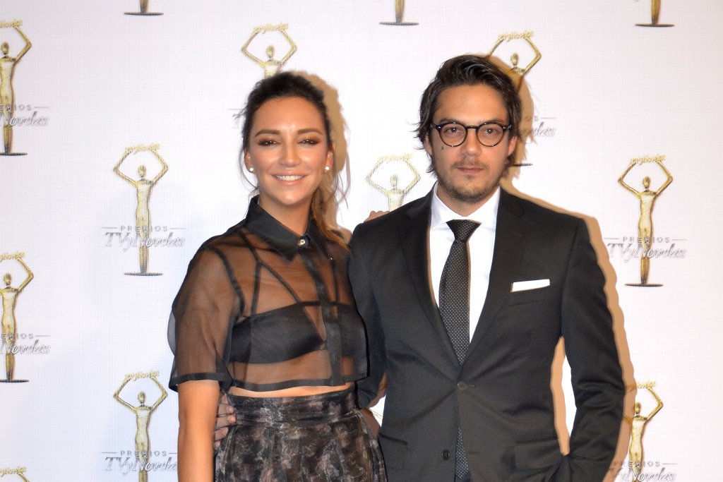 Imagen Aseguran que esposo de Regina Blandón le fue infiel con otro hombre