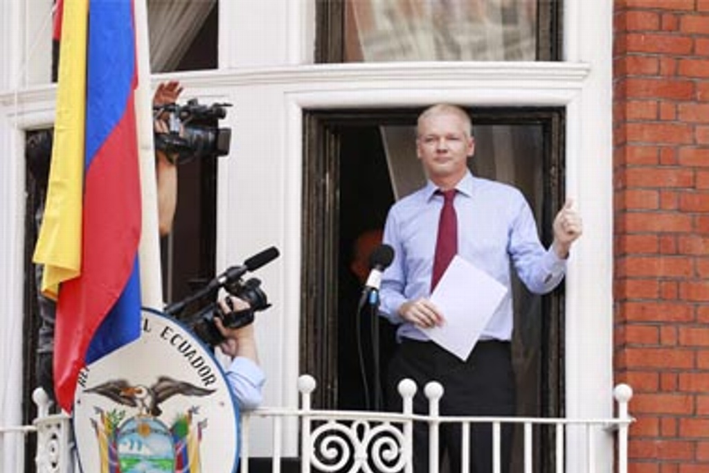 Imagen Assange condiciona protección a comparecencia en Senado de EU