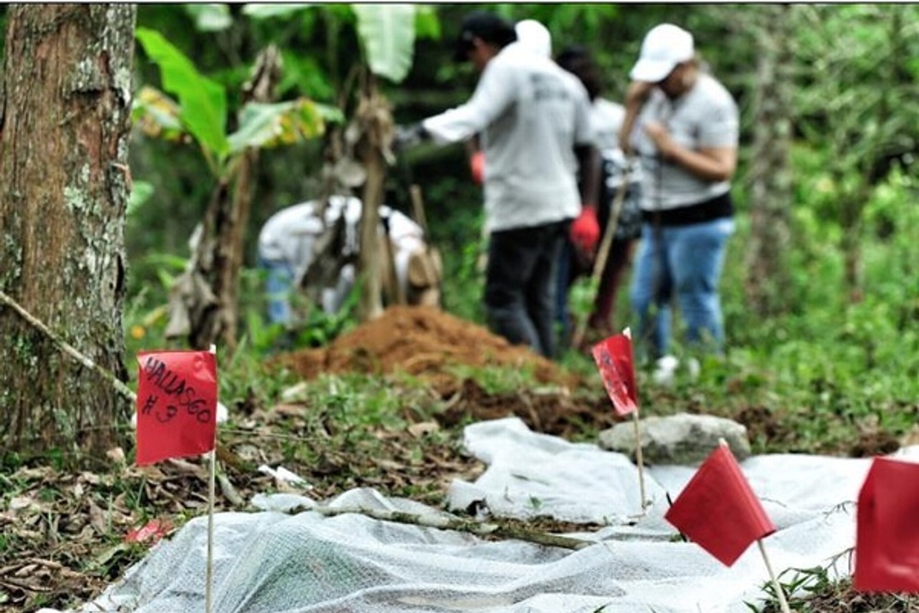 Imagen Recuperan 10 cuerpos de fosa clandestina en Tlajomulco, Jalisco 