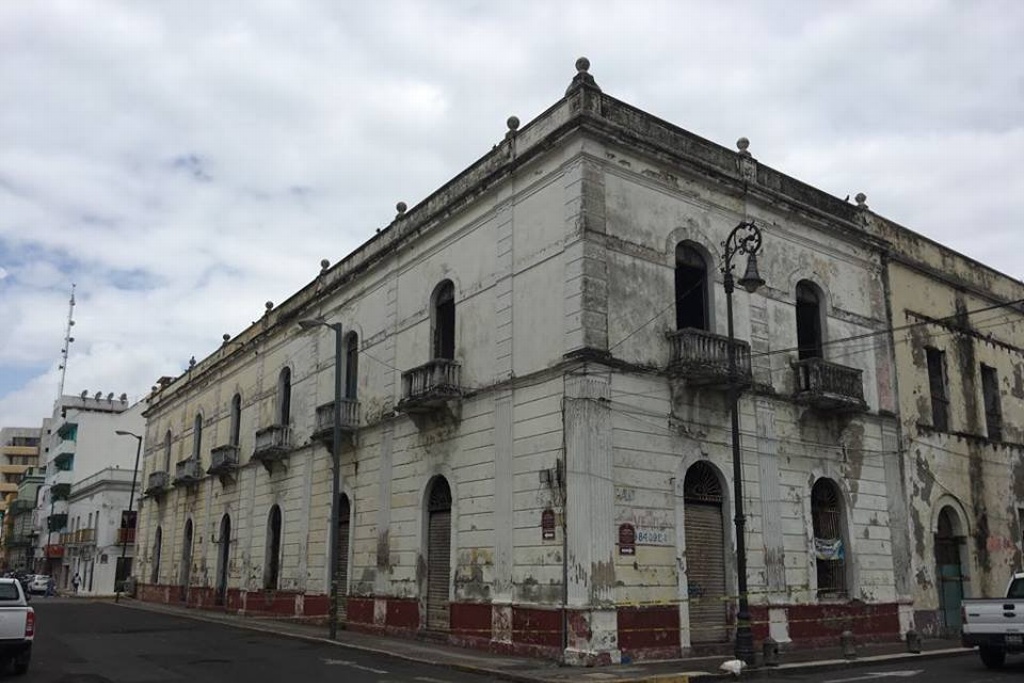 Imagen Ante deterioro, acordonan edificio histórico que ocuparon Jesuitas en Veracruz: PC