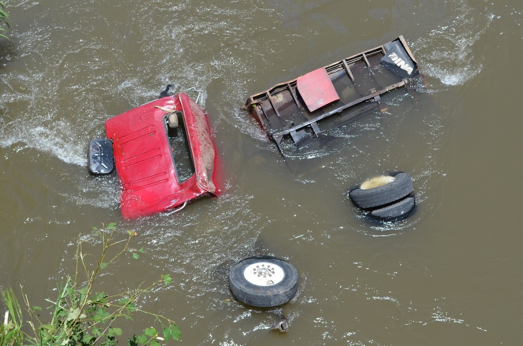 Imagen Camión de volteo cae a río en Tlapacoyan, Veracruz; pasajeros sobreviven (+fotos)