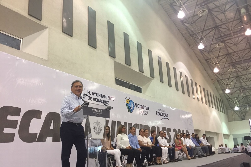 Imagen En el municipio de Veracruz se han invertido 150 mdp para mejorar las escuelas: Yunes Linares (+video)