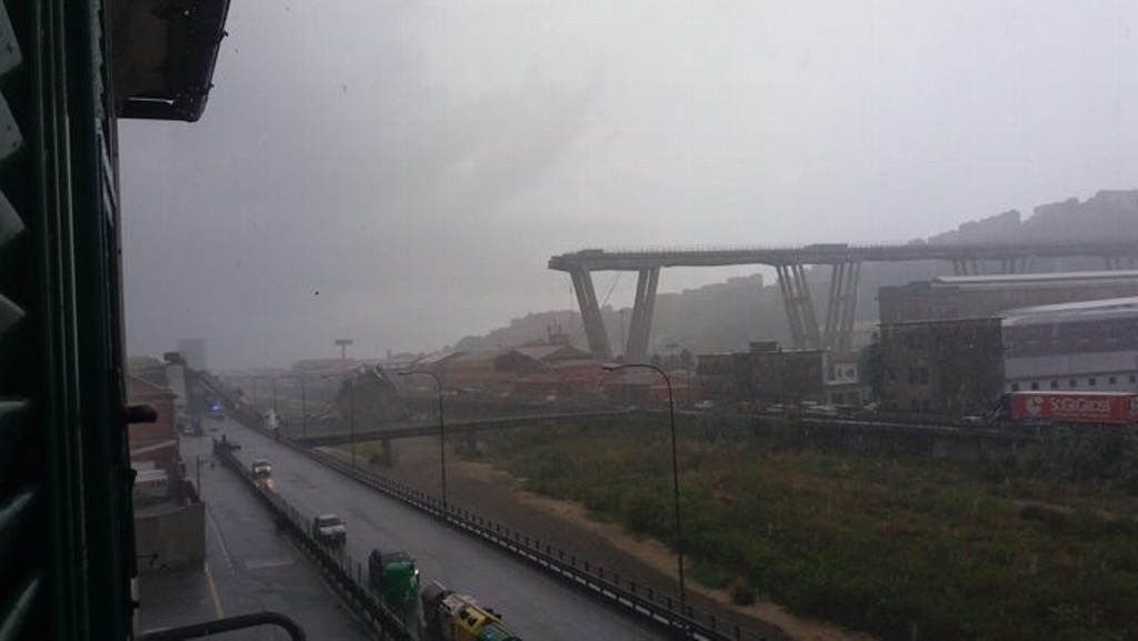 Imagen Se derrumba puente en Italia; al momento hay 11 muertos (+ fotos + video)